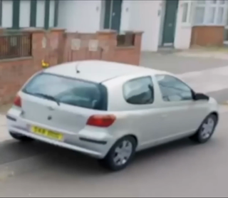 Toyota Yaris bouncing to Niko B - Why's this dealer? (Synchronized) (Full song)